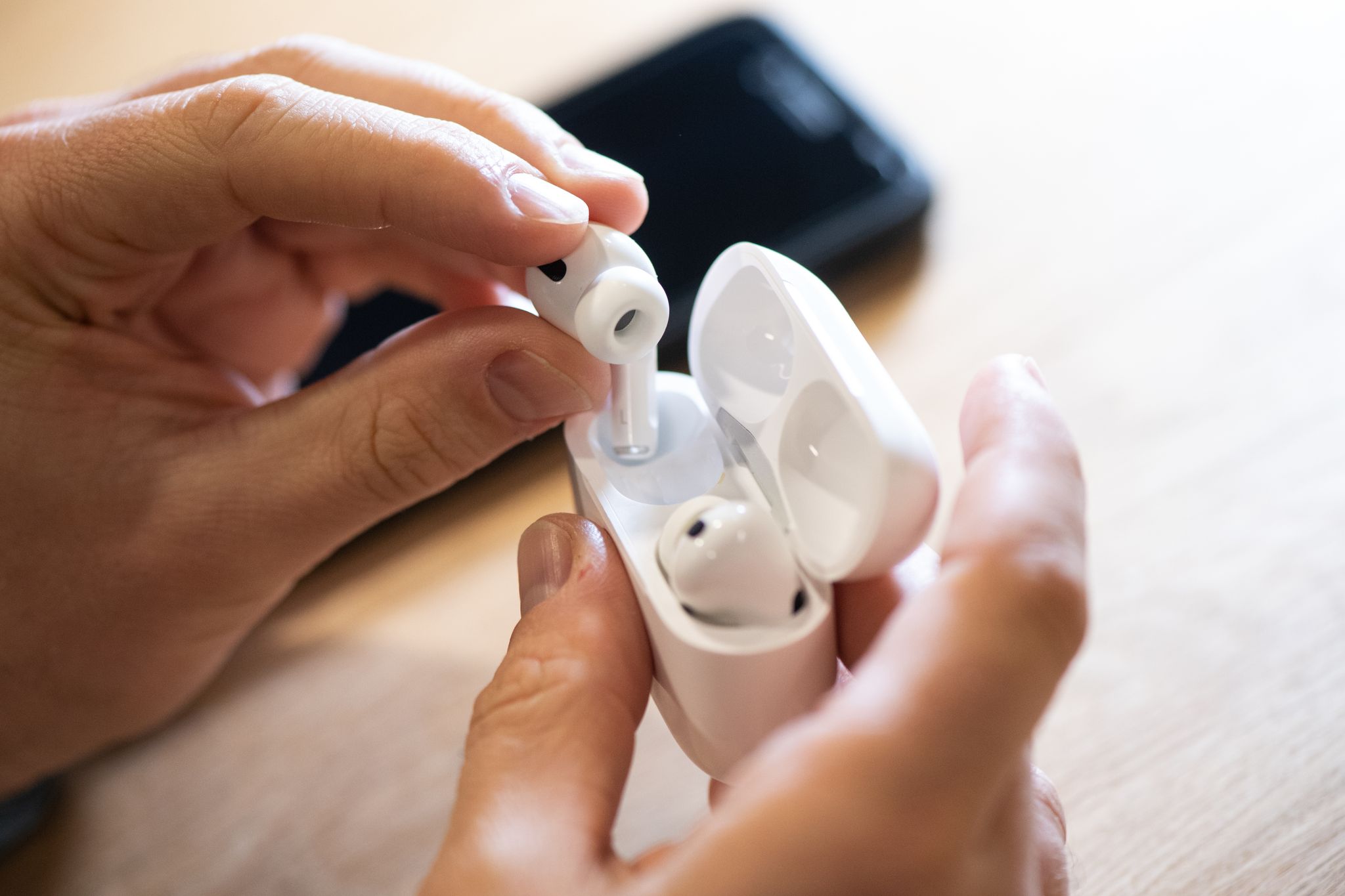 AirPods updaten: Wie kommt neue Firmware auf die Ohrstöpsel?